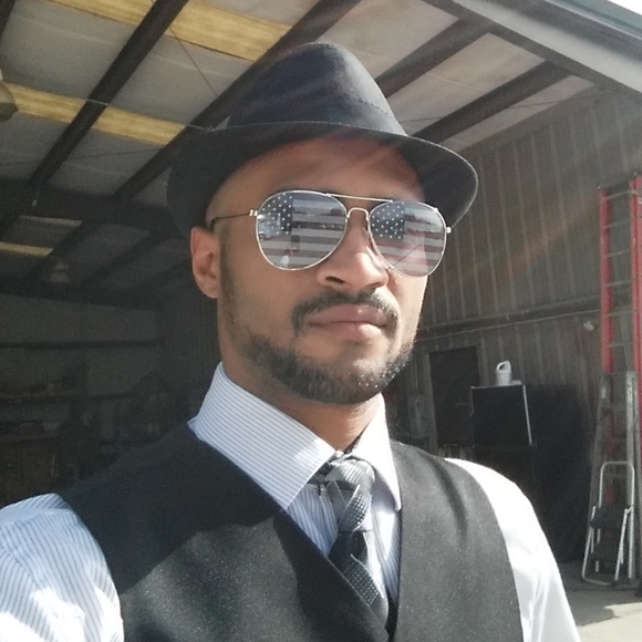 Meet your Posher, Joshuwarius the 1st - Picture 1 of 4